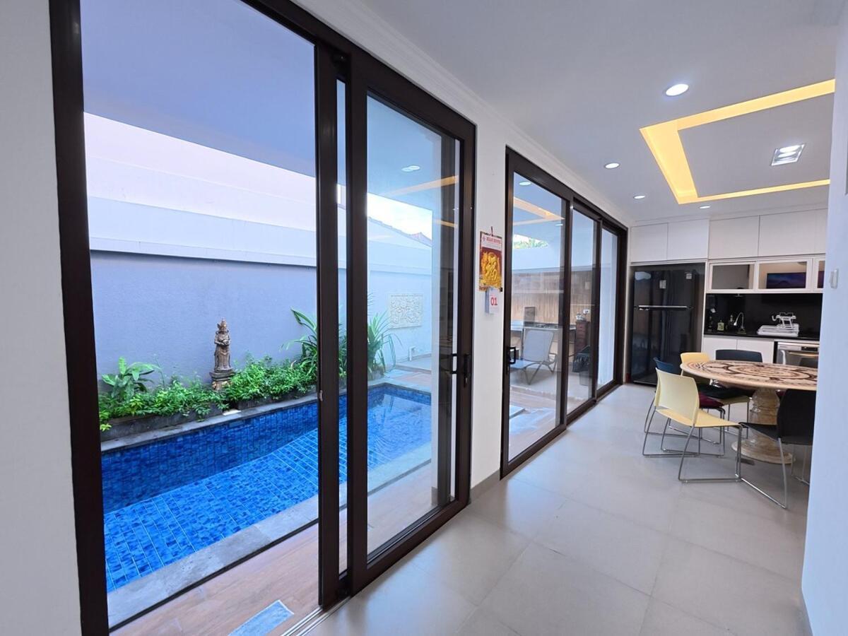 Mimi Mesari, Kerobokan Villa Seminyak (Bali)